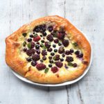 Black & Blue Dessert Pizza recipe, sweet dessert pizza, blackberries, blueberries,