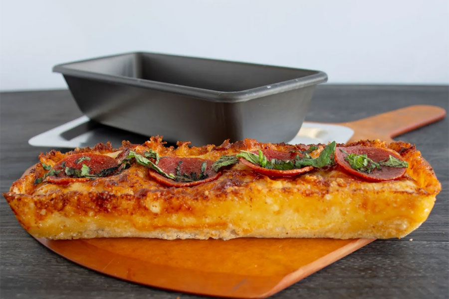 LloydPans’ Handheld Style Pizza Pan