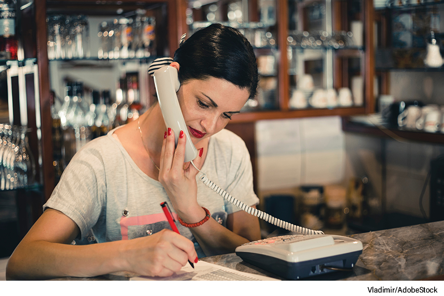 employee taking phone order, Mastering Employee Retention